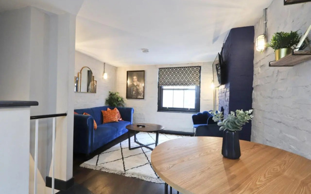 Quirky and Cool Christmas Steps 2 bed