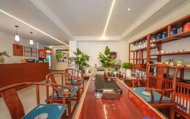 Phoenix Ancient City Warm Heart Pavilion Homestay