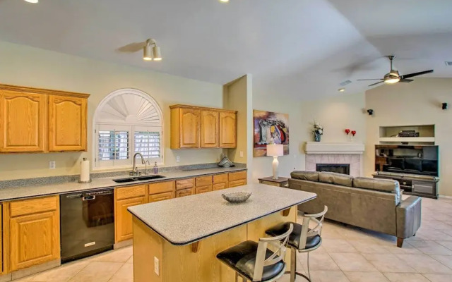 Chandler Retreat w/ Pool, Hot Tub & Grill!
