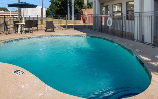 Motel 6 Irving, TX - Loop 12