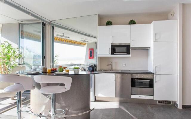 Nice & bright studio with veranda & parking in Villeneuve-Loubet - Welkeys