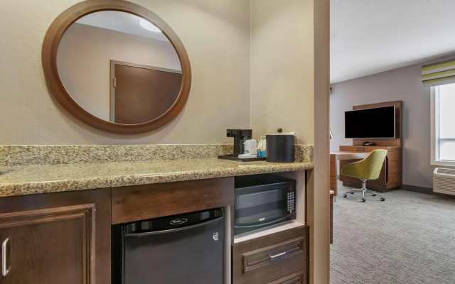 Hampton Inn & Suites by Hilton Edmonton/West