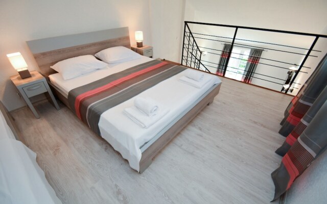 Apartment House 91