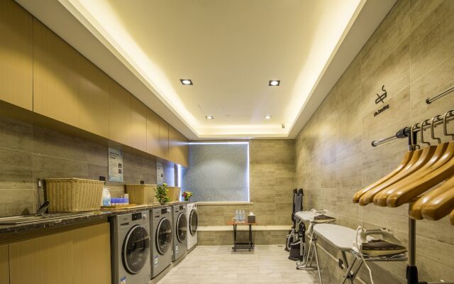 Atour Hotel Xiaoshan Peoples Square