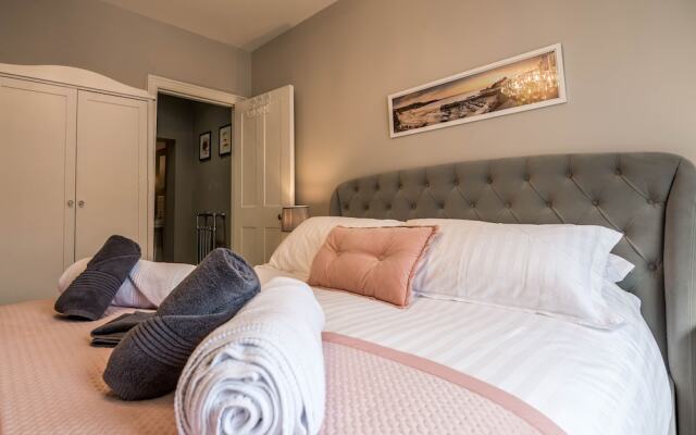 Lady Tenby - 2 Bedroom Luxury Apartment