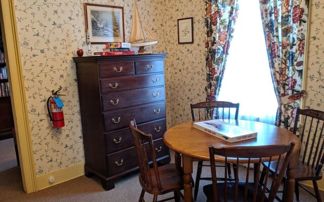 Benjamin Ellis House Bed & Breakfast