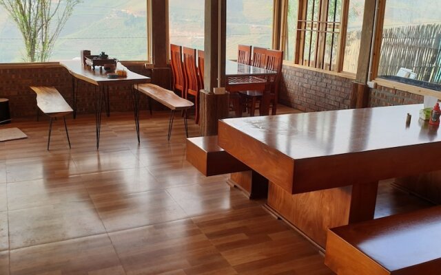 Tavan Dragon House - Hostel