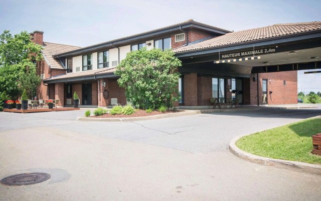 Comfort Inn Airport East - Ancienne Lorette