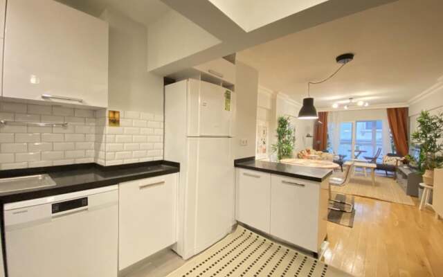 Charming and Central Flat With Balcony in Beyoglu