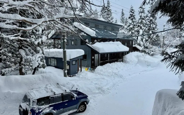 Bears Den Mountain Lodge