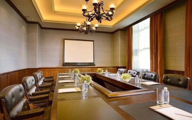 Kunming Oceancube Spa Holiday Hotel