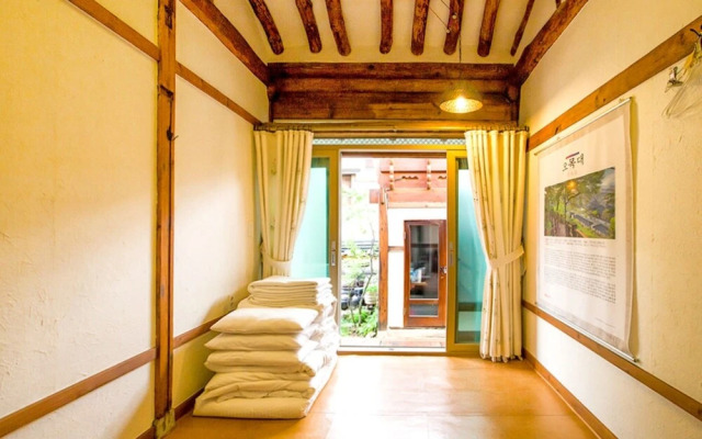 Jeonju Omokheon Hanok Stay