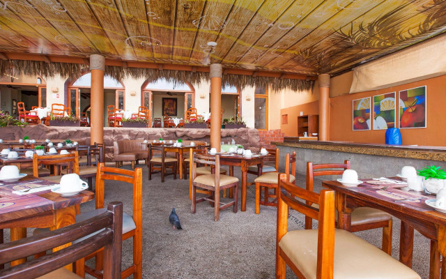 Costa De Oro Beach Hotel