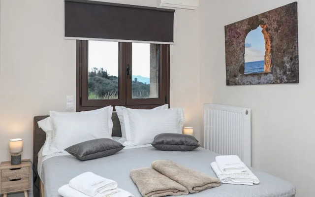 Heliopetra Lux Villa with private Pool