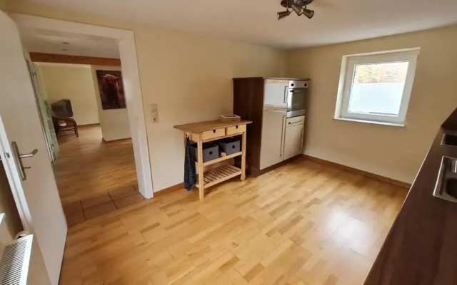 Eifelhof mit Obstbaumwiese