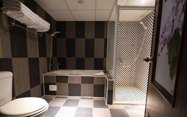 Arthome Hotel