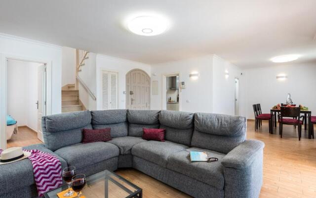 Beautiful VILLA Sahara, bbq, heated pool!