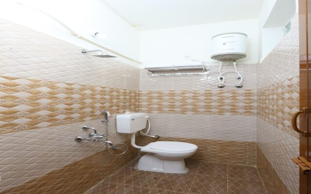 OYO 10701 Moukthi Apartment
