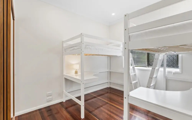 Relaxing Stay Near Brisbane's Cultural Heart – Guest Rooms – Brisbane