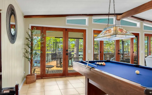 Beautiful and Relaxing Lakefront Getaway