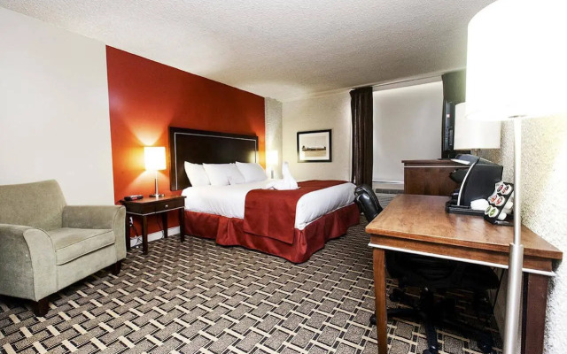 Ramada By Wyndham Edmonton Yellowhead Nw