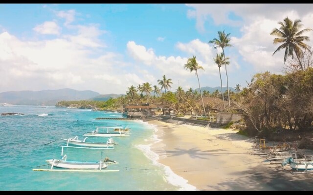 Villa Manis Beachfront