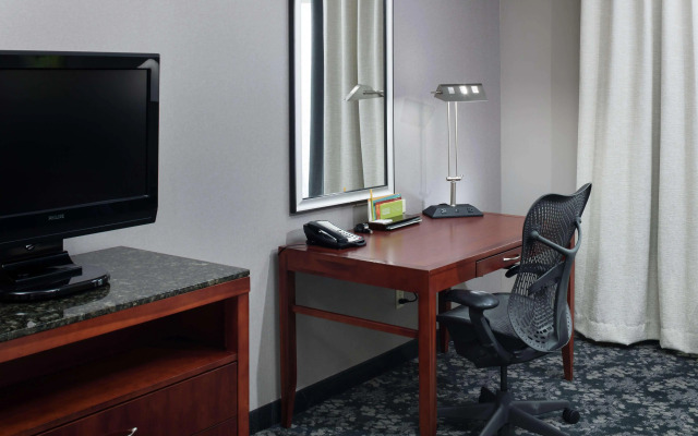 Hilton Garden Inn Lake Forest Mettawa