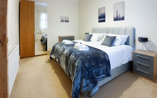 Linburn House Apartment