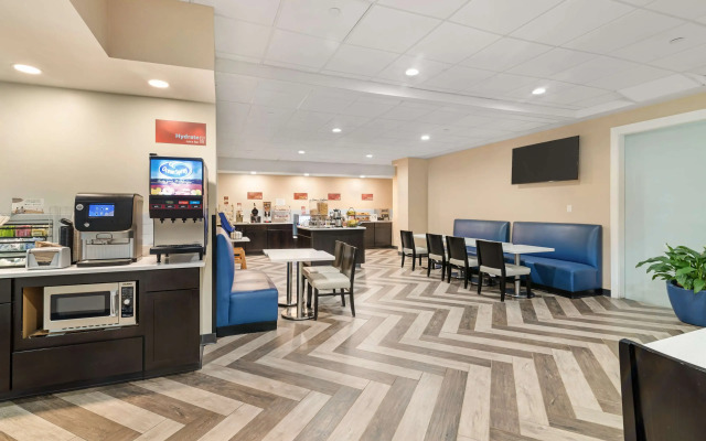Best Western Plus Landmark Inn