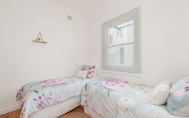 Sand Beach House - breathtaking view, and amazing position directly opposite the beach!