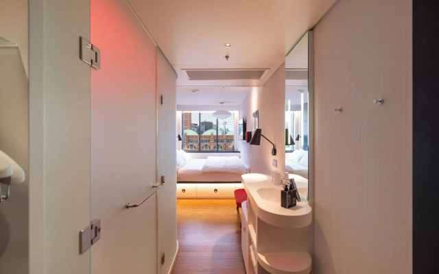 citizenM London Victoria Station