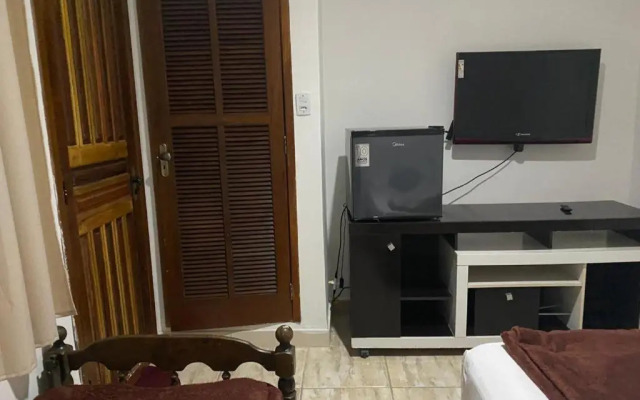 Casa de mãe aconchegante com piscina próximo à praia