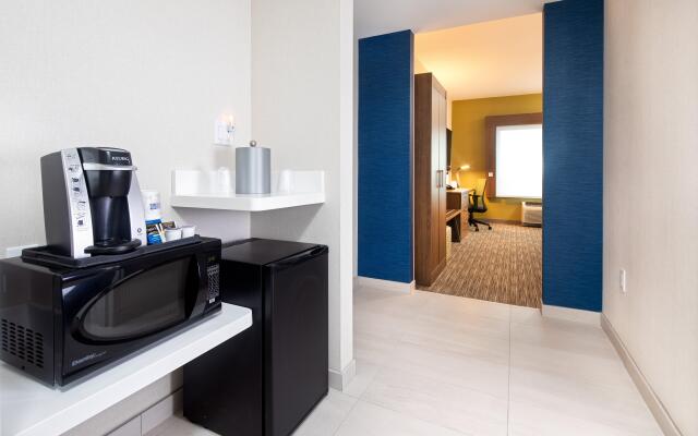 Holiday Inn Express & Suites Halifax Airport, an IHG Hotel