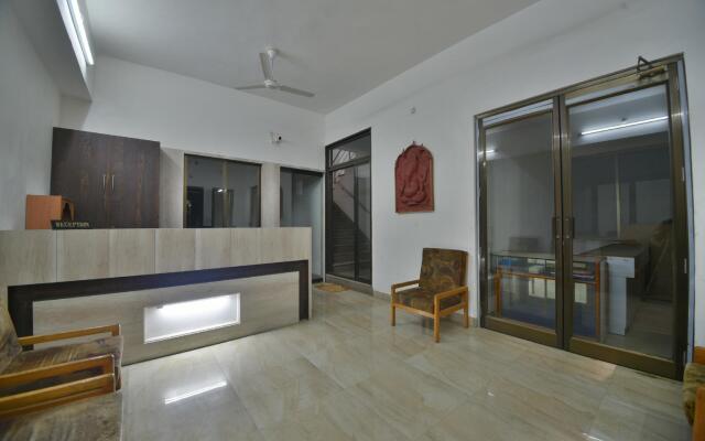 SPOT ON 38603 Niwant Lodge