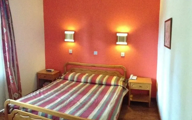 New Helvetia Hotel