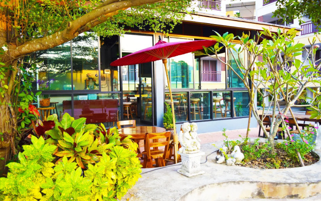 Nantharom Hotel and Restaurant