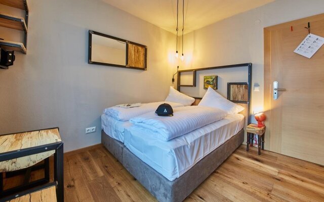 LALA arthotel