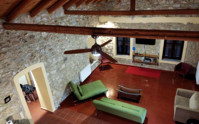 Traditional Stone House - Individual - 4-8 persons