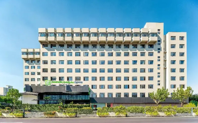 Holiday Inn Express Shanghai Changyang Road by IHG