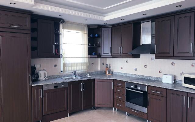 Fantastic 4 bedroom Lux Villa