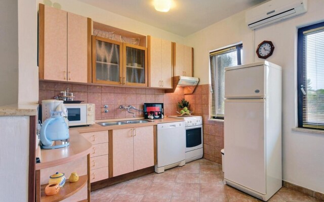 Awesome Home in Fazana With Wifi and 4 Bedrooms