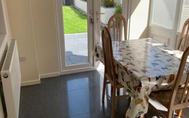 Fantastic home Bournemouth with Jacuzzi Garden parking