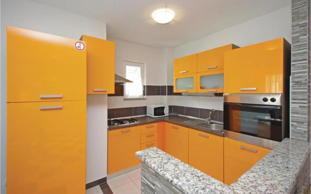 One-Bedroom Apartment Makarska with Sea View 07