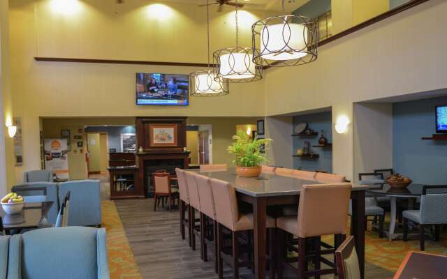 Hampton Inn & Suites-Knoxville/North I-75