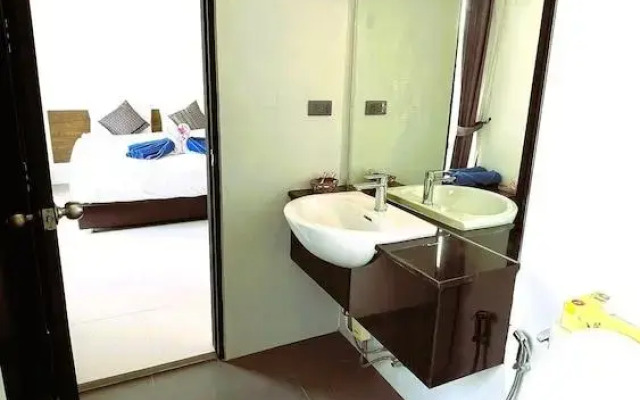 Rockstar Beach Apartments