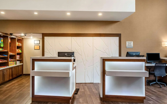 Clarion Hotel Portland Airport