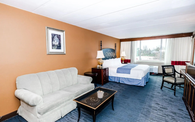 Metro Points Hotel