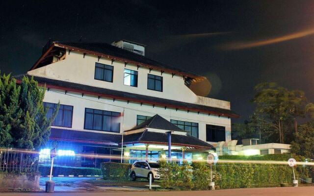 ZEN Rooms Basic Sawojajar