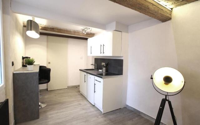 GregBnb-com - T2 Ancien et moderne - PARKING INCLUS - 15min Gare