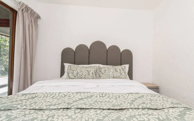 Sandton City 3 Bedroom Apartment With Balcony